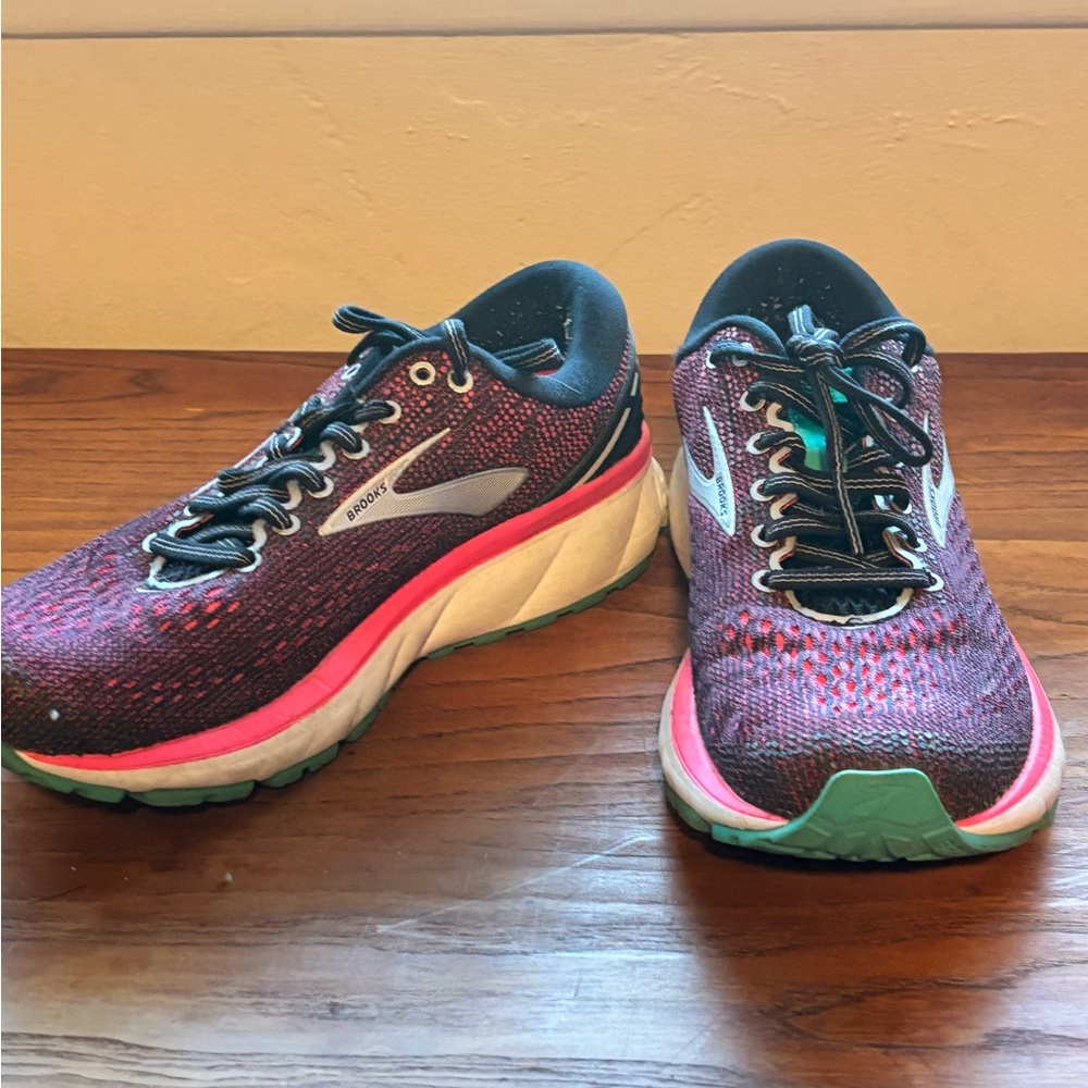 Brooks Women's Athletic Shoes - Black and Pink and Aqua